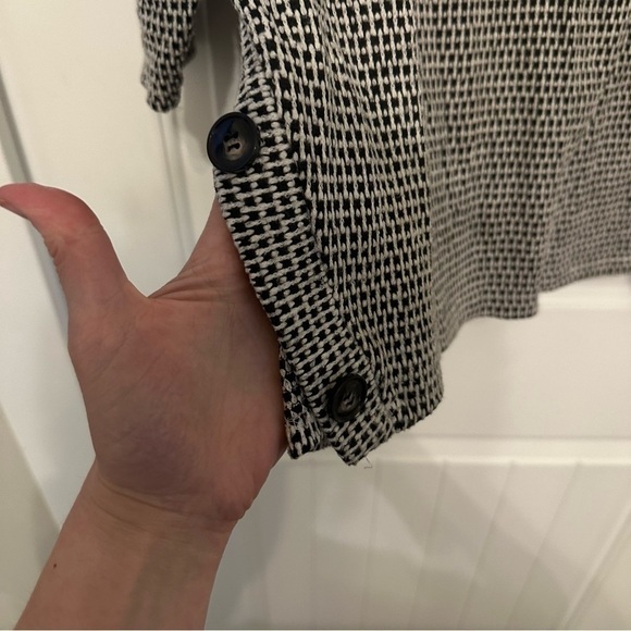 Black and white oversized comfy sweater plus side buttons size XL - Picture 4 of 7